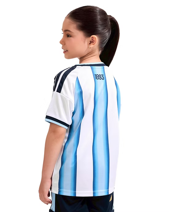 Equipaciones infantiles de local para el Mundial de Argentina 2026