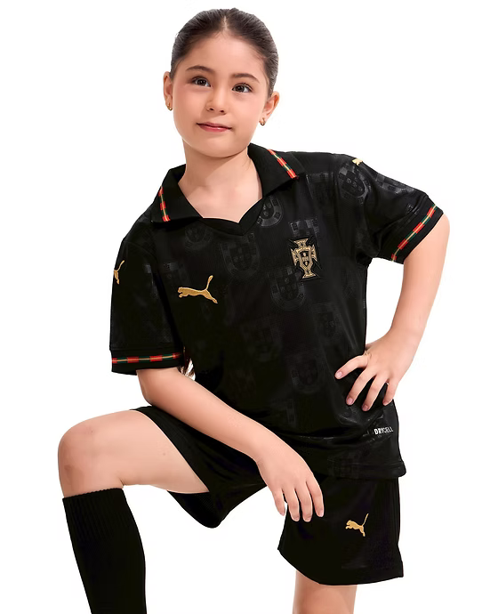 Equipaciones infantiles de edición especial de Portugal 2025