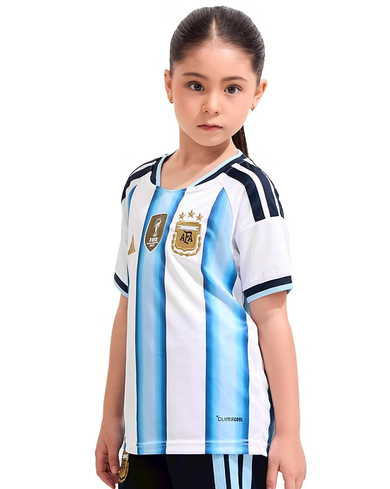 Equipaciones infantiles de local para el Mundial de Argentina 2026