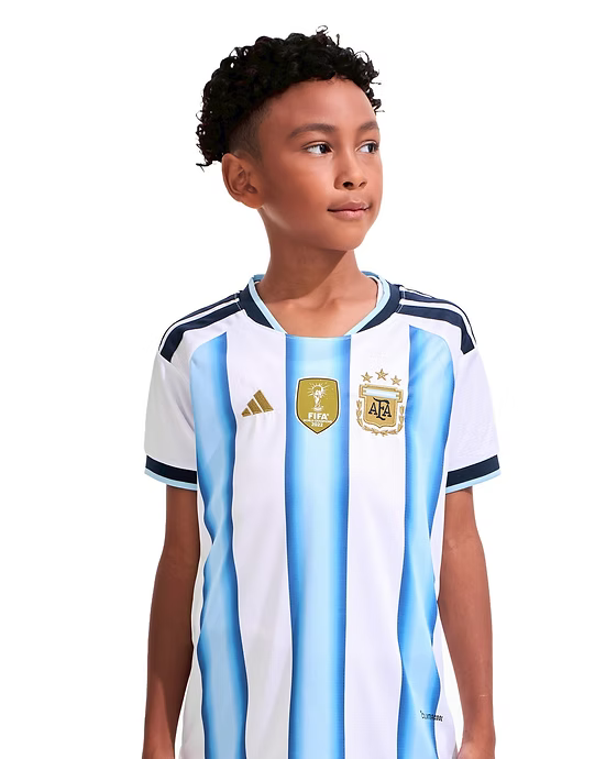 Equipaciones infantiles de local para el Mundial de Argentina 2026